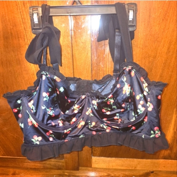 Torrid size 2 cherry Satin Ruffle Underwire Bra - Picture 3 of 5